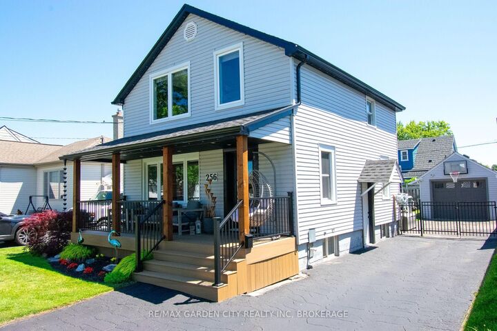 Property Photo:  256 Scholfield Avenue S  ON L3B 1N7 