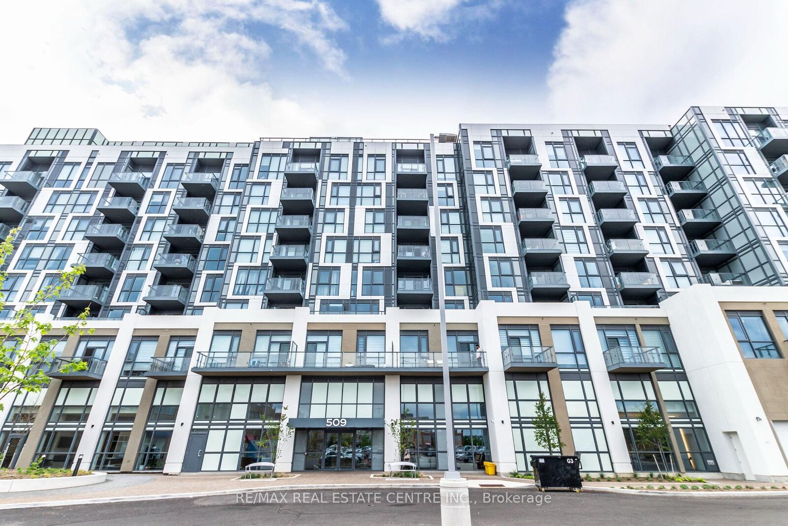Property Photo:  509 Dundas Street W 401  ON L6M 5P4 