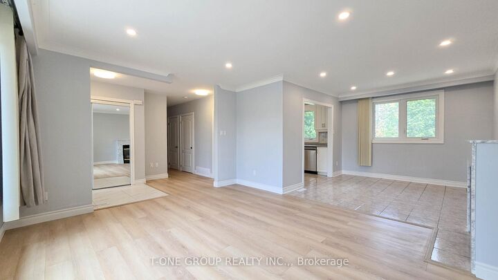Property Photo:  452 Lynett Crescent Main  ON L4C 2V7 