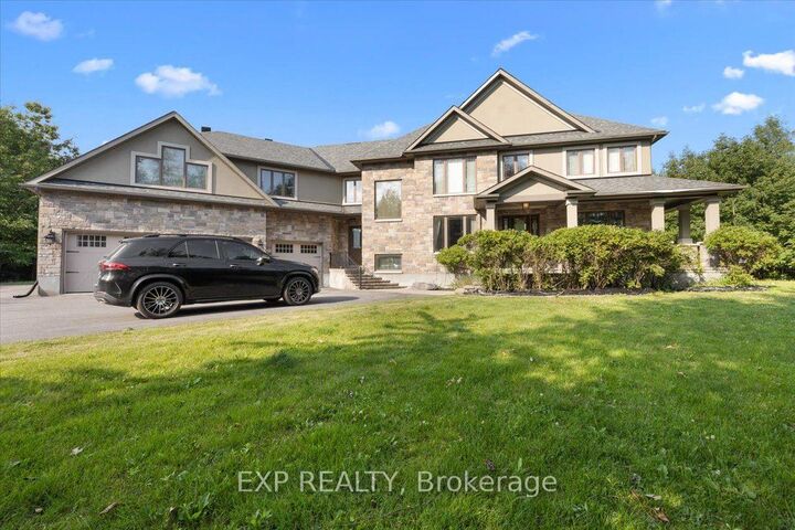 Property Photo:  130 Ironstone Court  ON K2S 0L4 