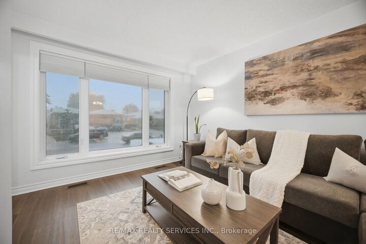 Property Photo: 2414 Whaley Drive ON L5B 2B5