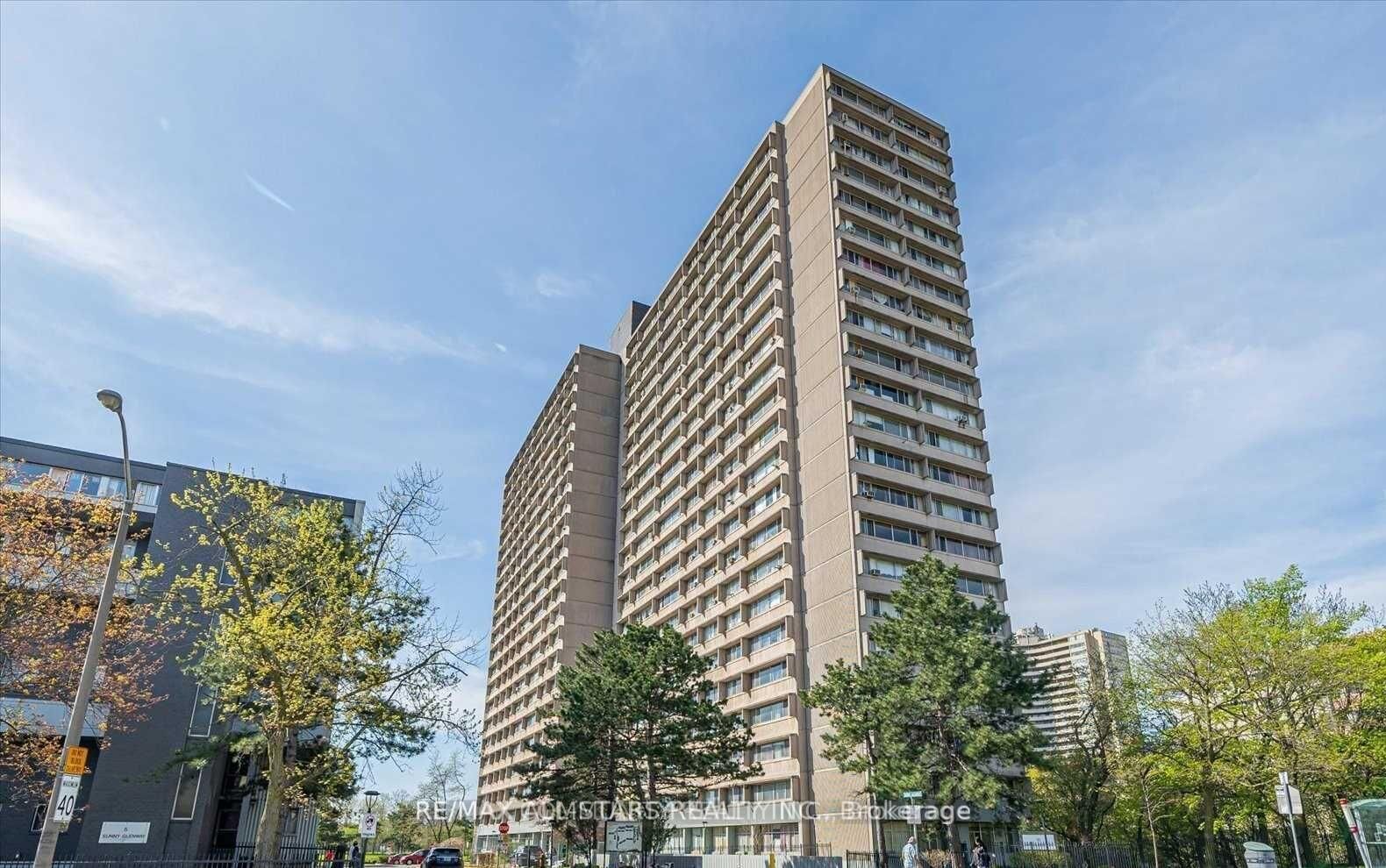 Property Photo:  10 Sunny Glenway 1906  ON M3C 2Z3 
