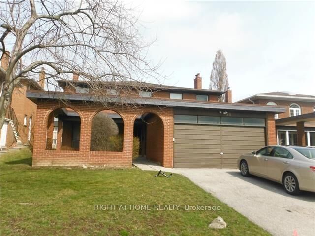 Property Photo: 38 Clovercrest Road ON M2J 1Z6