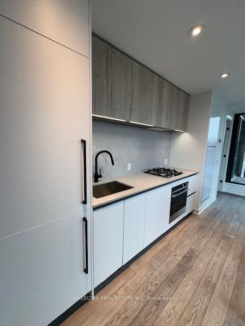 Property Photo: 2625 Dundas Street W 514 ON M6P 0C5