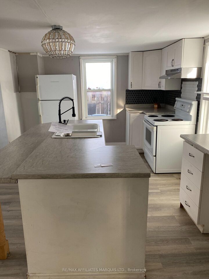 Property Photo:  633 Augustus Street S  ON K6J 3X2 