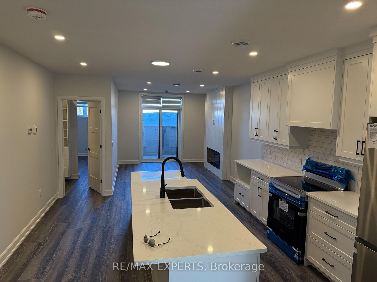 Property Photo:  440 Wellington Street E 17  ON N0G 2L2 