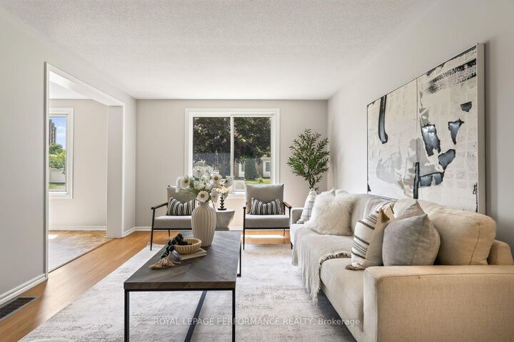 Property Photo: 2179 Erinbrook Crescent ON K1B 4J7