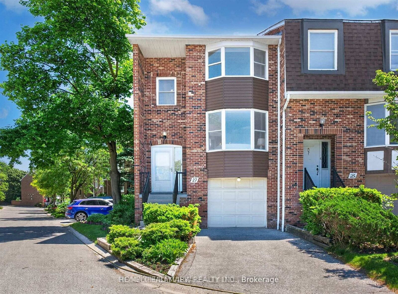 Property Photo:  27 Hyde Park Court 13  ON L3T 4X8 