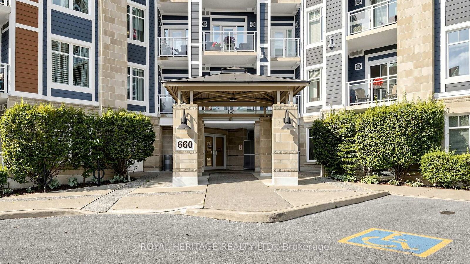 Property Photo:  660 Gordon Street 215  ON L1N 0L1 