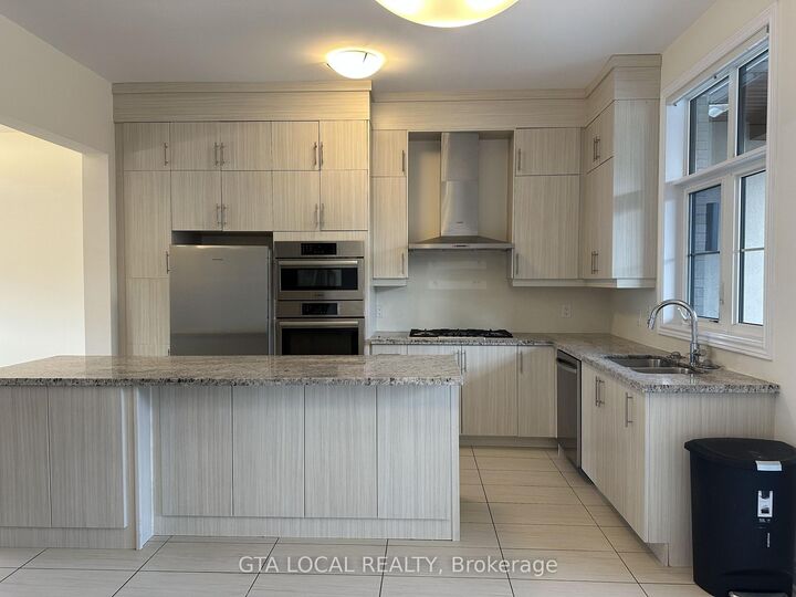 Property Photo:  5 Aylin Crescent  ON L6A 4Z8 