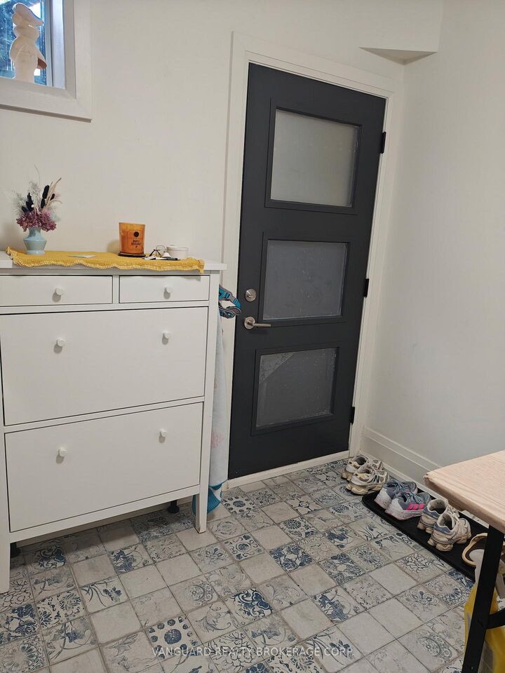 Property Photo:  982 Dovercourt Road Basement  ON M6H 2X5 
