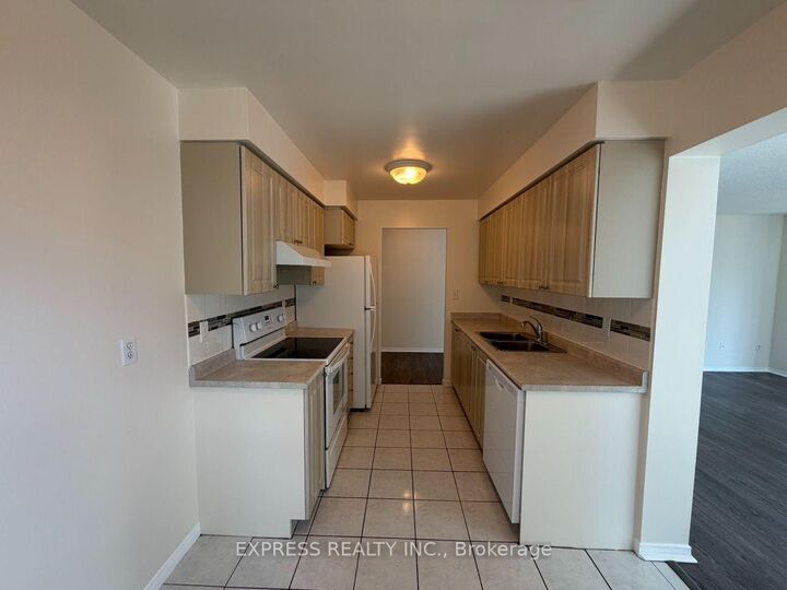 Property Photo:  39 Pemberton Avenue Ph11  ON M2M 4L6 
