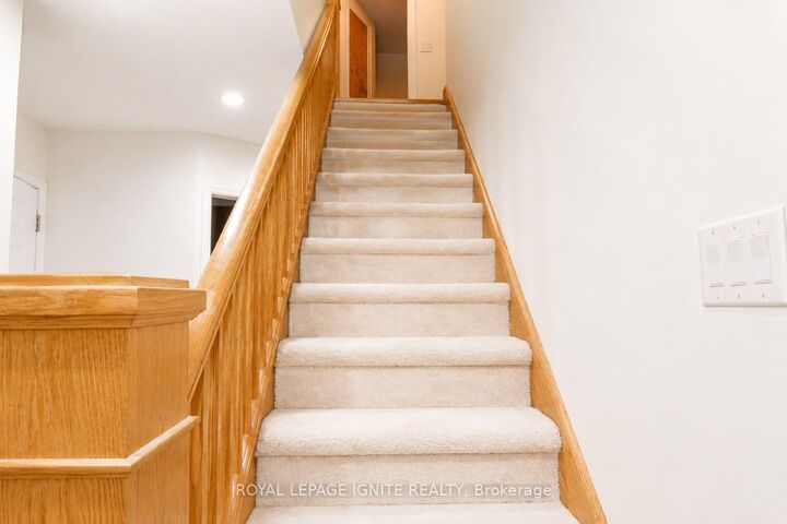 Property Photo:  820 Simcoe Street N Main  ON L1G 4V8 