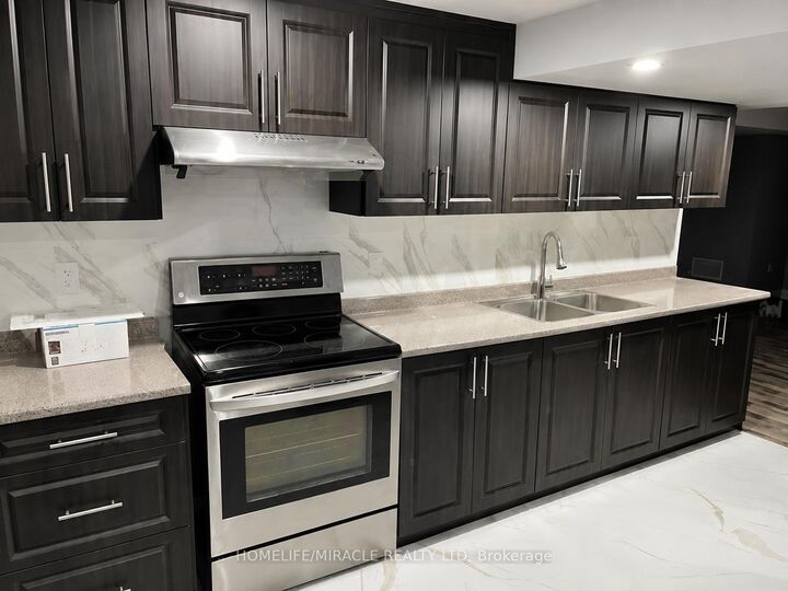 Property Photo:  114 Lorenzo Circle Bst  ON L6R 3N4 