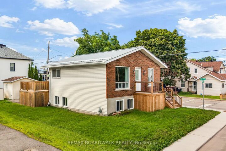 Property Photo:  22 Merrick Street  ON K7A 4R4 