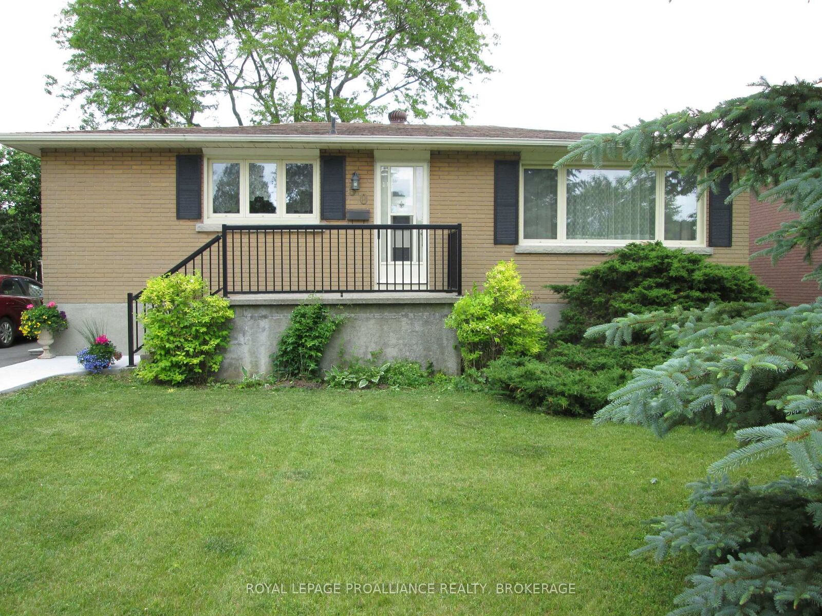 Property Photo:  50 Campbell Crescent  ON K7M 1Z5 