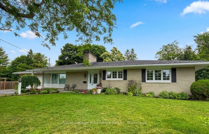 Property Photo:  7 Eastwood Park Drive  ON K8N 1W3 