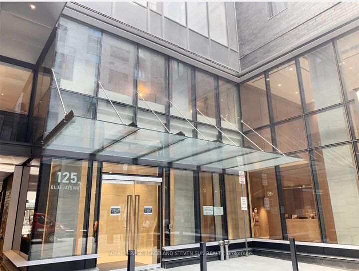 Property Photo:  125 Blue Jays Way 1701  ON M5V 0N5 