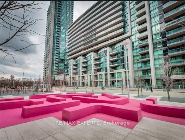 Property Photo:  215 Fort York Boulevard 1605  ON M5V 4A2 