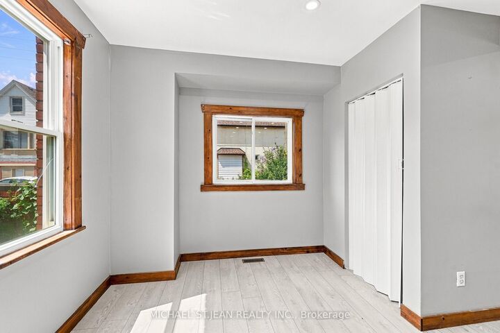 Property Photo:  570 Cannon Street  ON L8L 2G4 