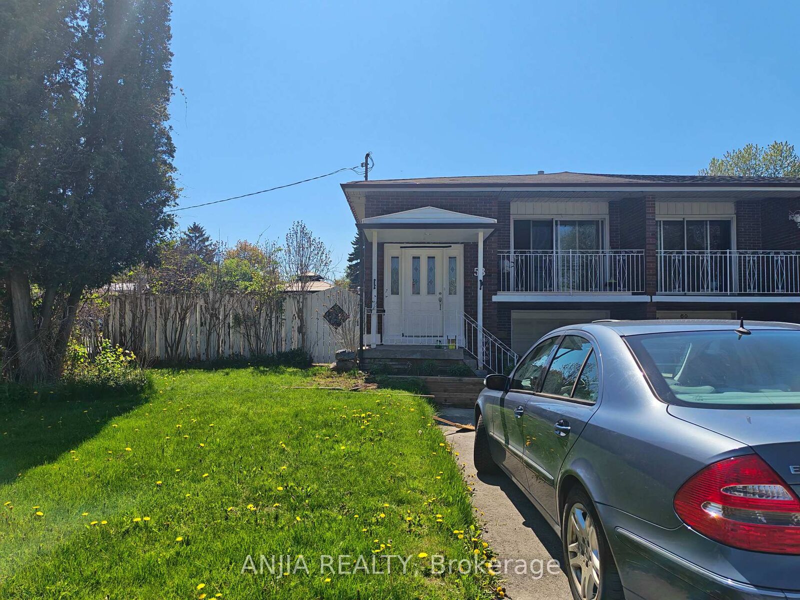 Property Photo:  58 Kitchener Road Main  ON M1E 2X5 