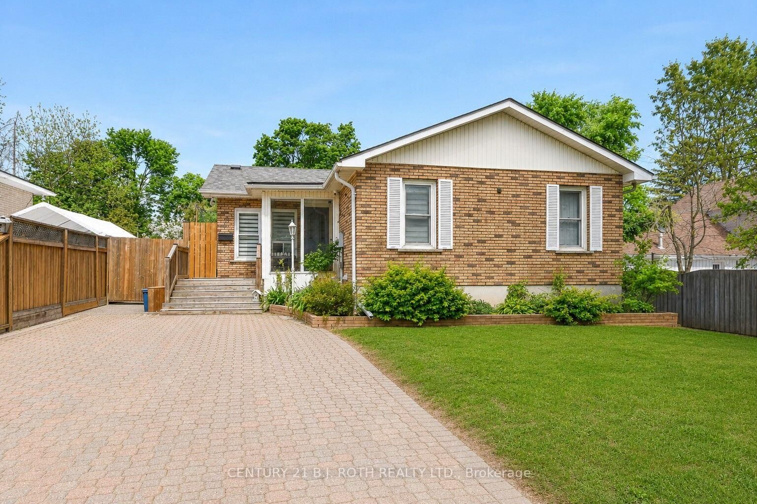 Property Photo: 7 Wesley Street ON L4N 2A4