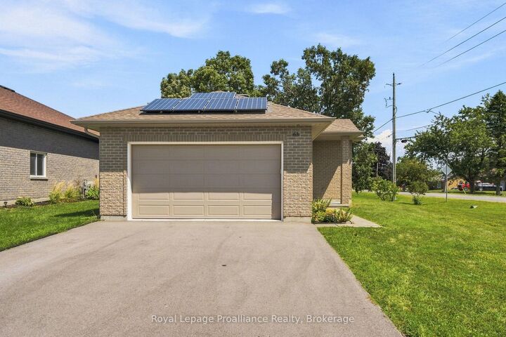 Property Photo: 63 Freedom Crescent ON K8V 0C2
