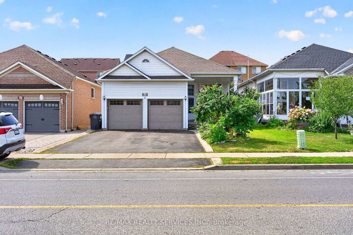 Property Photo: 62 Fletchers Creek Boulevard ON L6X 4T1