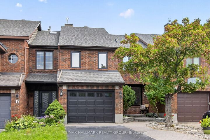 19 Windeyer Crescent — photo 1