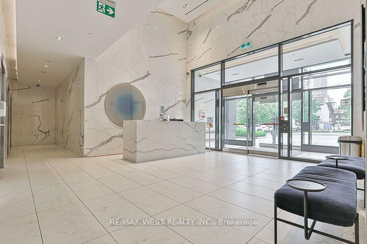 Property Photo:  251 Jarvis Street 1124  ON M5B 0C3 