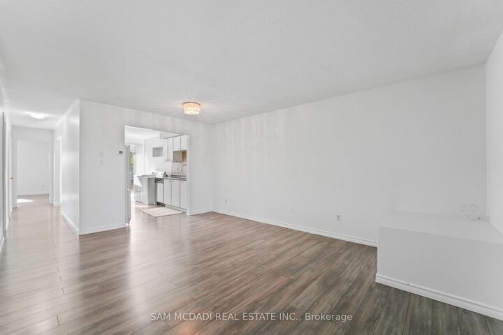 Property Photo: 87 Rundle Crescent ON L4N 8E6