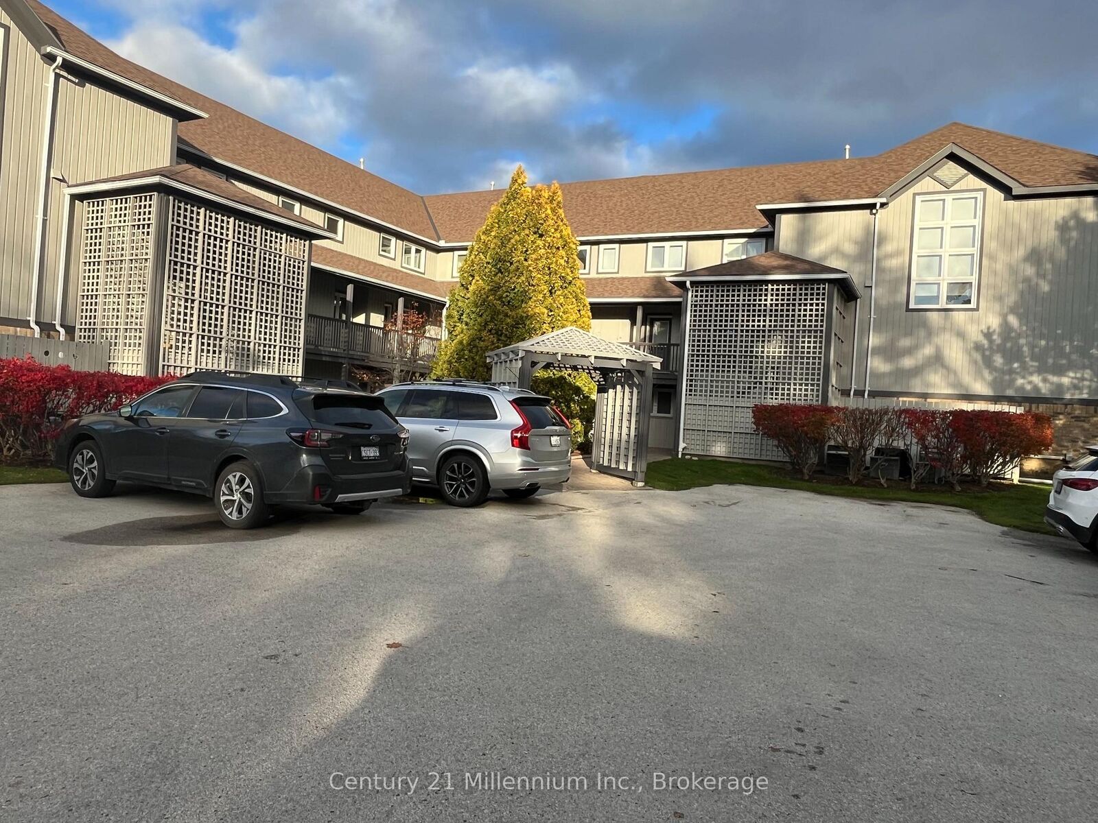 Photo de la propriété: 706 Johnston Park Avenue ON L9Y 5C7
