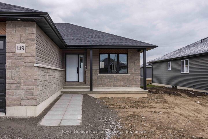 Property Photo:  149 Sienna Avenue A  ON K8P 0J5 