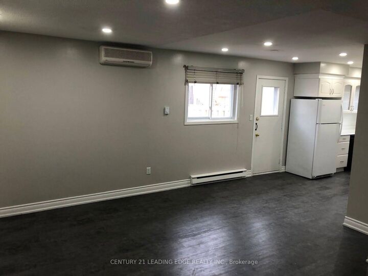 Property Photo:  699 Attersley Drive 1  ON L1K 1P9 