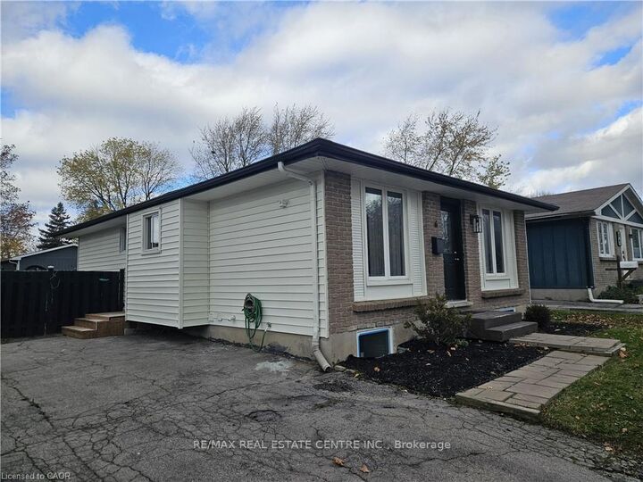 Property Photo:  6 Patience Crescent Upper Level  ON N6E 2K9 