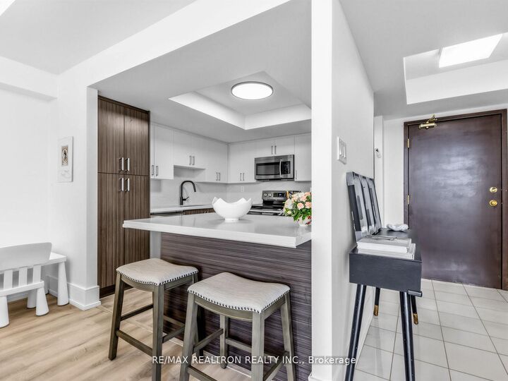Property Photo:  500 Glencairn Avenue 503  ON M6B 1Z1 
