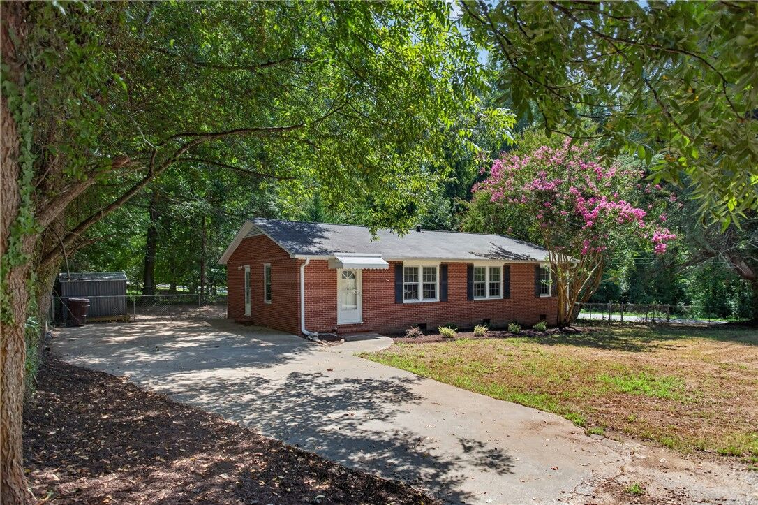 Property Photo: 1104 White Street SC 29670