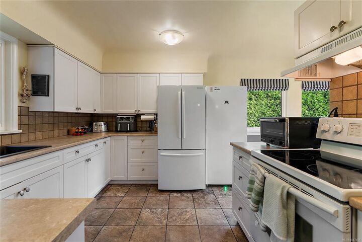 Property Photo:  
