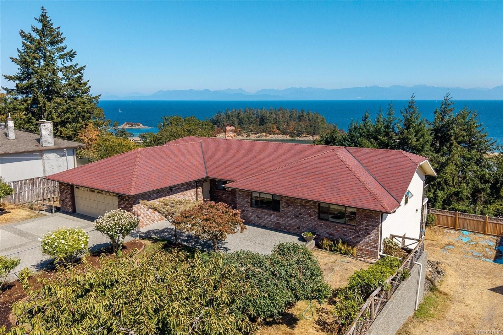 Property Photo: 3596 Oakridge Dr BC V9T 1M4