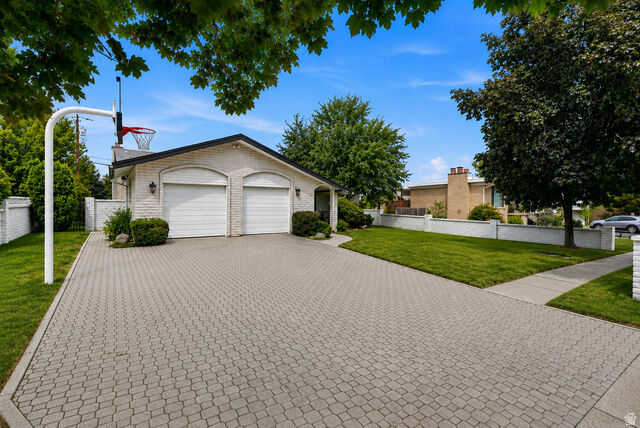 Property Photo: 7116 S Ponderosa Dr UT 84121