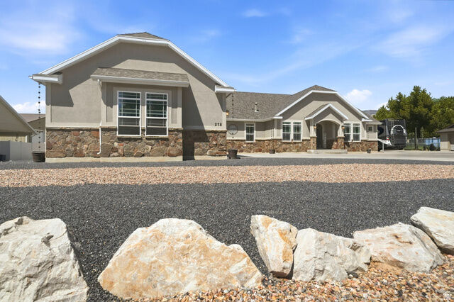 Property Photo: 278 E Larsen Ln UT 84404