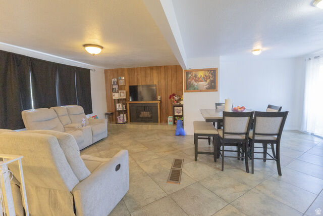 Property Photo: 9640 S Flint Dr UT 84094