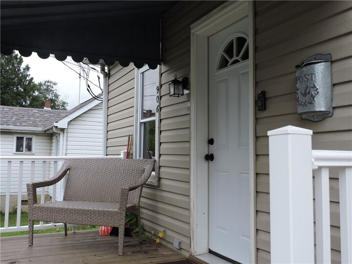 Property Photo: 906 W Vine St PA 15666