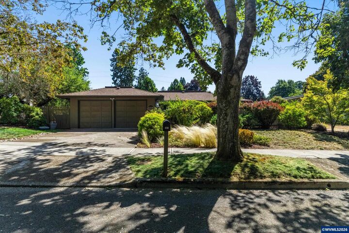 Property Photo: 430 Lori Av S OR 97302