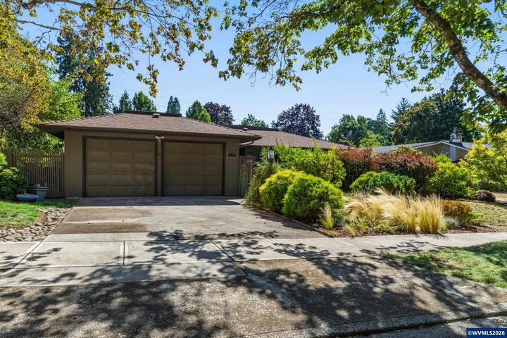 Property Photo:  430 Lori Av S  OR 97302 