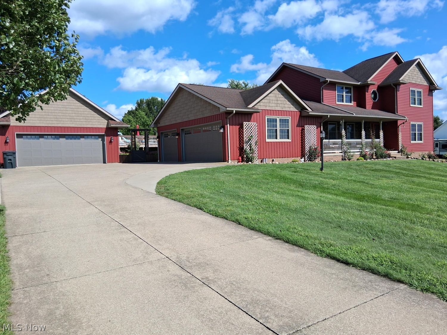 Property Photo: 4054 Mallard Way OH 44691
