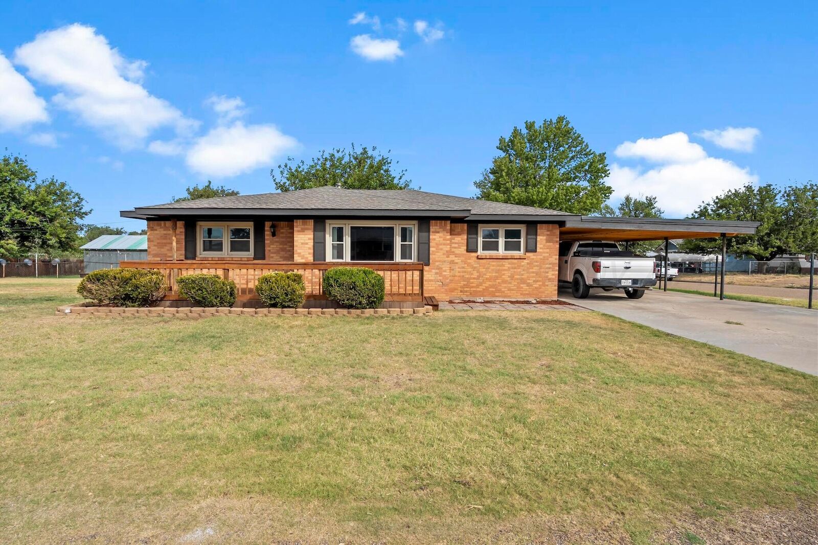 Property Photo:  500 W Lasalle Street  TX 79036 