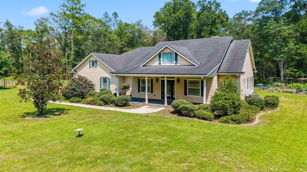 Property Photo: 7848 181st Way FL 32091