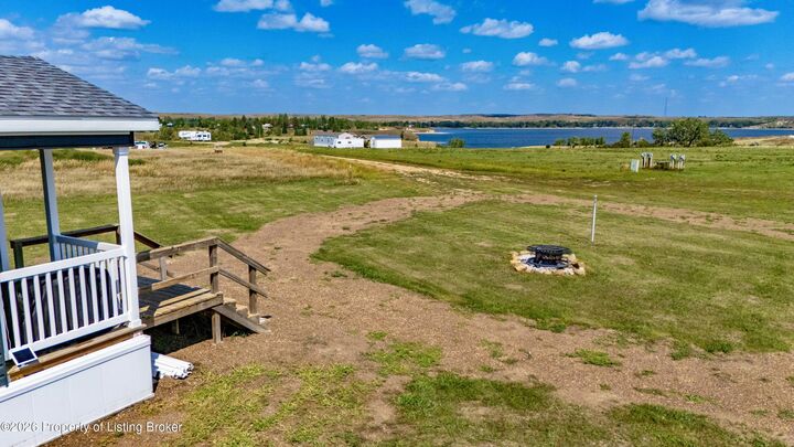 Property Photo: 6812 E Schatz Lane ND 58533