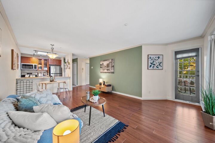 Property Photo:  526 Thirteenth Street 305  BC V3M 4L9 